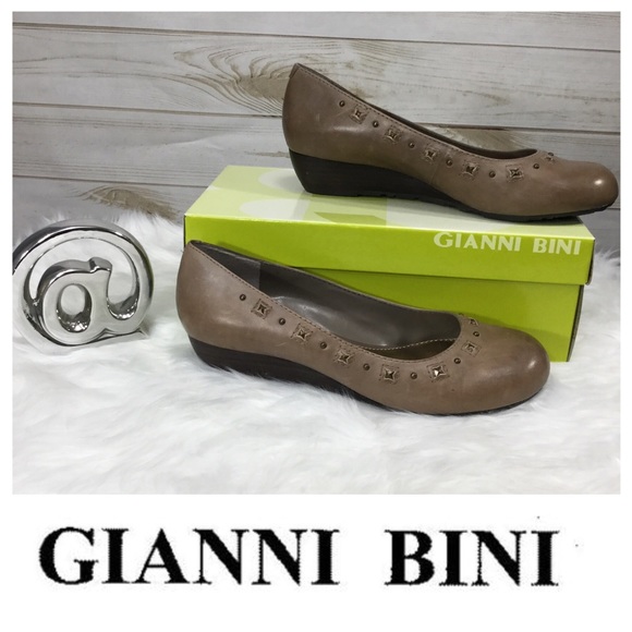 Gianni Bini Shoes - NIB Gianni Bini leather flats